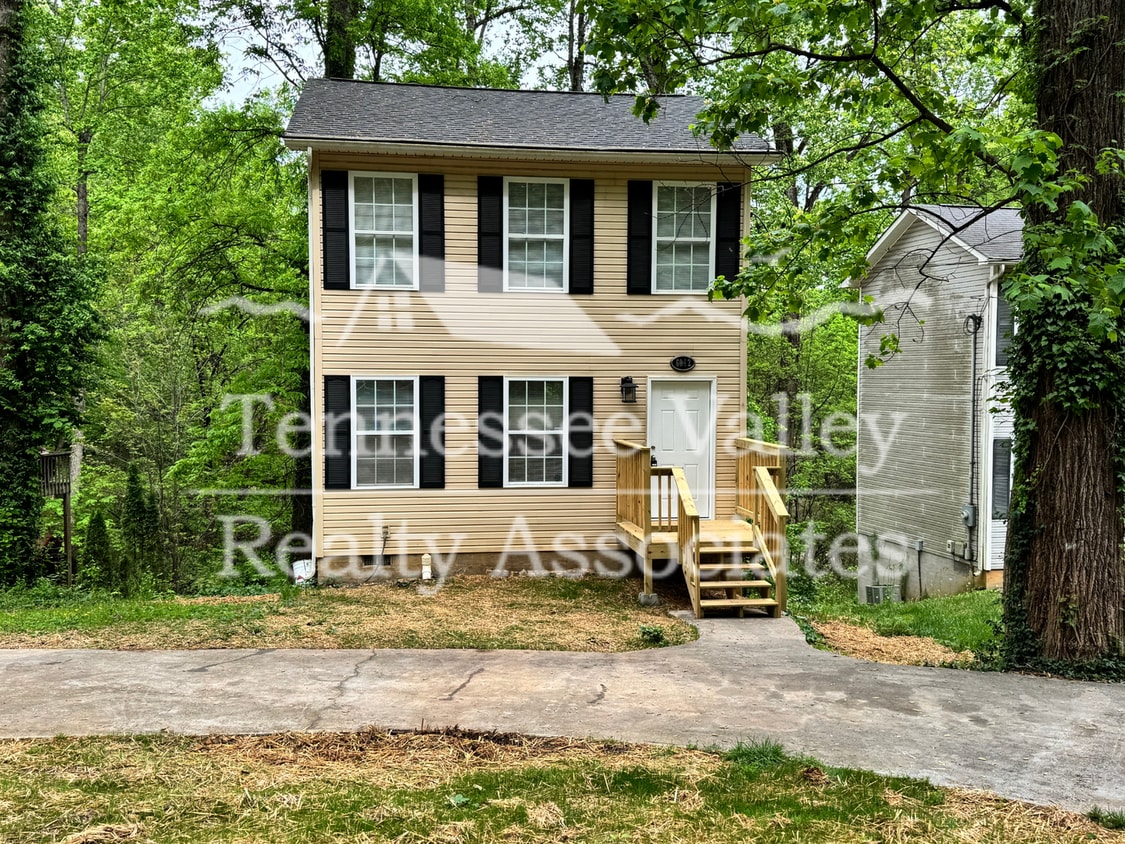 Primary Photo - Newly Renovated Home in the Heart of Fount...