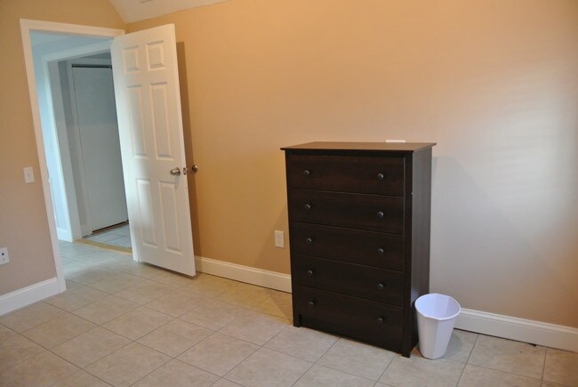 Building Photo - 30 Weeden St