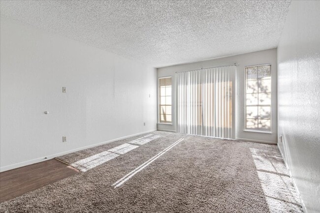 Foto del edificio - 8824 Old McGregor Rd