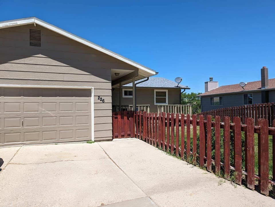 Foto principal - 226 Fort Laramie St