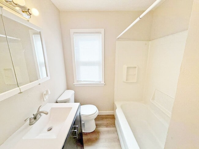 Building Photo - 3 BED 1 BATH BEAUTIFUL SINGLE FAMILY HOME
