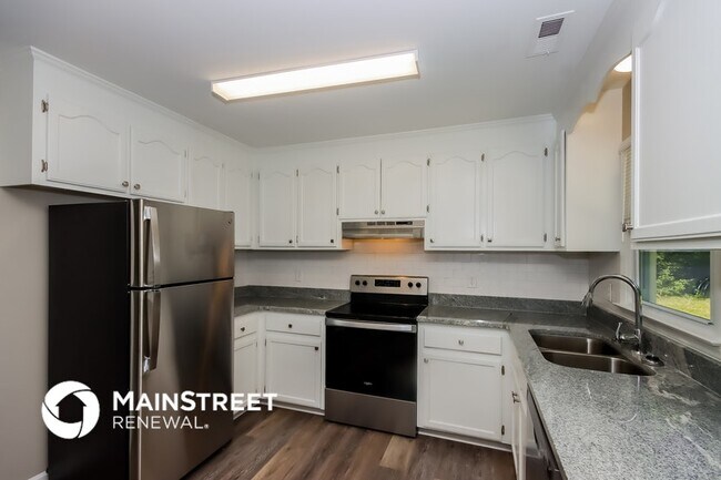Foto del edificio - 145 Hickory Creek Dr