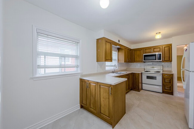 Photo du bâtiment - 7 Sylla Ave