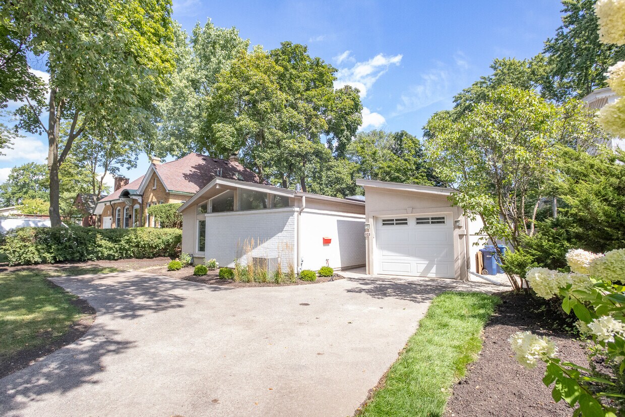 Foto principal - 523 Green Bay Rd
