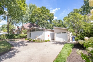 Building Photo - 523 Green Bay Rd