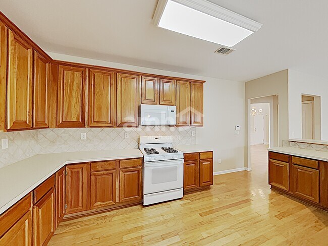 Foto del edificio - 2065 Beckenham Walk Ln