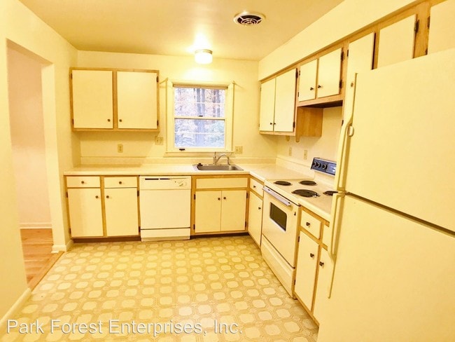 Building Photo - 404-406 Sylvan Dr