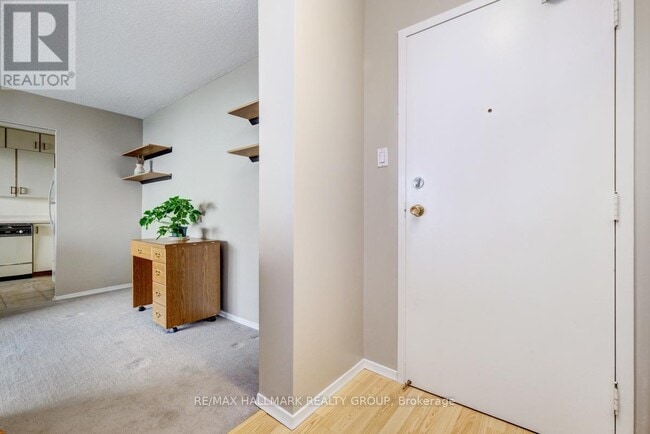 Building Photo - 665 Bathgate Dr