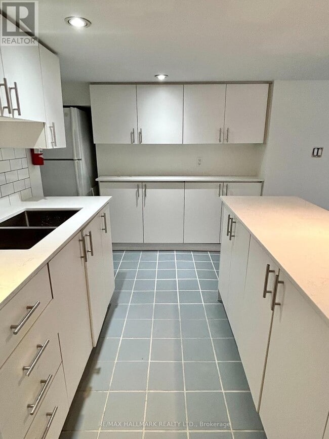 Building Photo - 375 Palmerston Blvd
