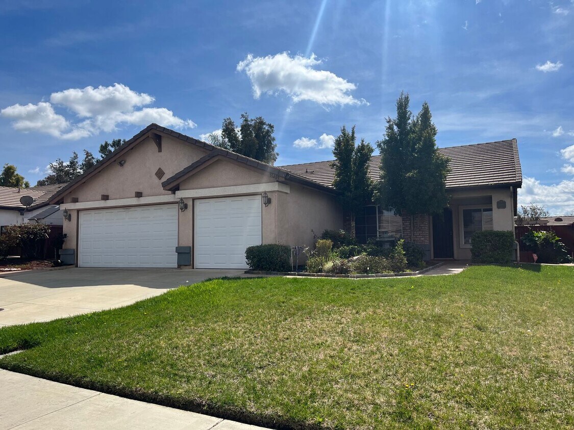 31489 Amsterdam Rd, Winchester, CA 92596 House Rental in Winchester