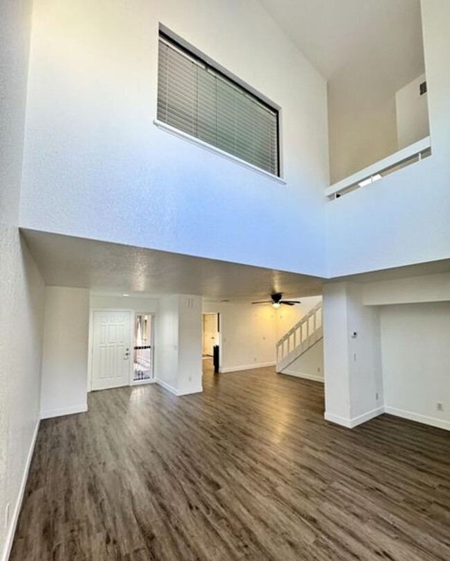 Building Photo - Beautiful Stonebridge Condos Long Term