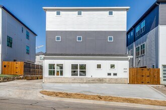 Building Photo - 2822 Wayside Ave