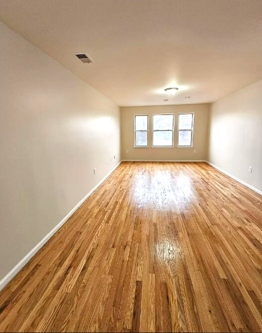 Foto del edificio - 281 South 6th St-- 3 bedroom townhouse in ...