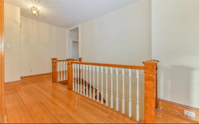 Building Photo - 16 Strathmore Rd