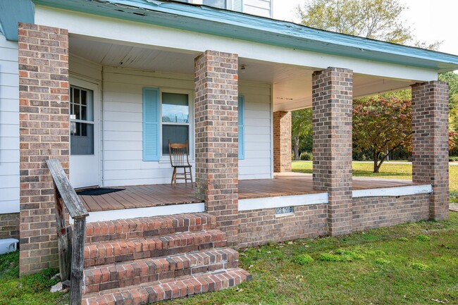 Building Photo - Stellar Location Right Behind Campbell Foo...