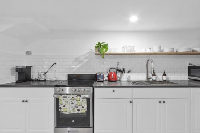 Foto del edificio - 432 Atkins Ave