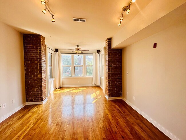 Building Photo - {200 - 204} Charming Plaza/Westport Condo ...