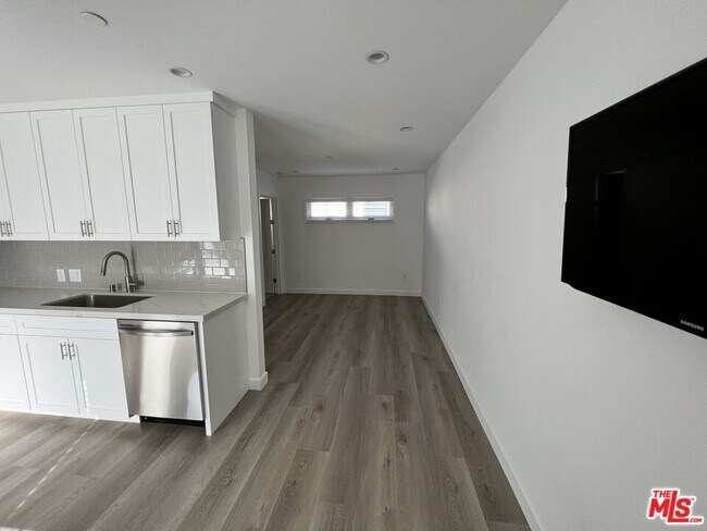 Building Photo - 1337 23rd St