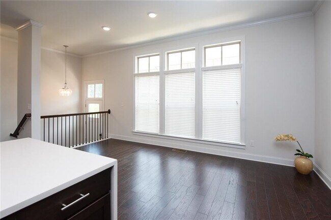 Foto del edificio - 637 Avondale Creek Dr.