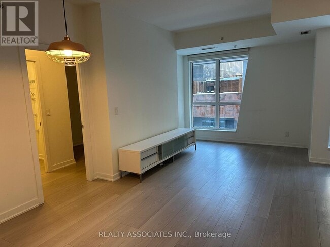 Photo du bâtiment - 199 Richmond St W