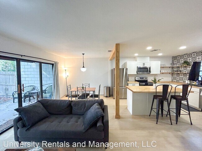 Foto del edificio - 2 br, 1.5 bath House - 1058 SW 6th Dr Unit A