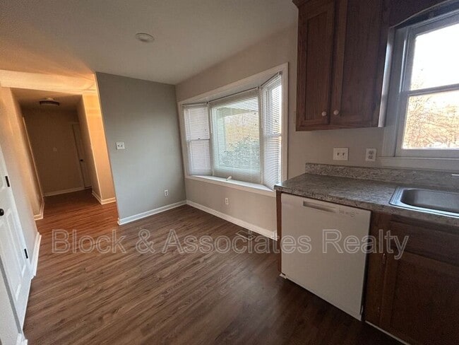 Building Photo - 928 Chatfield Dr