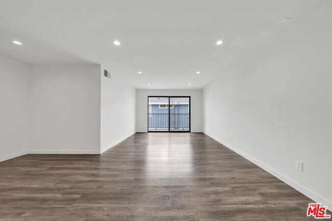 Foto del edificio - 7453 Haskell Ave