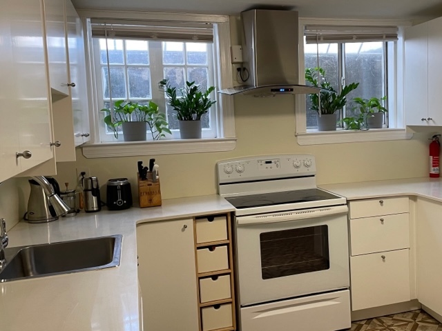 kitchen fully stocked - 2484 Union Ave