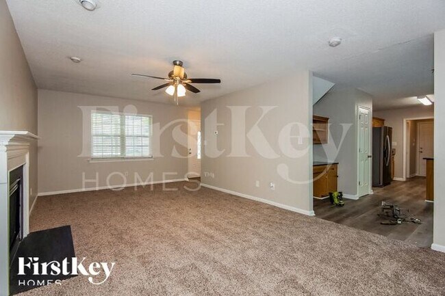 Foto del edificio - 153 Silver Birch Ln
