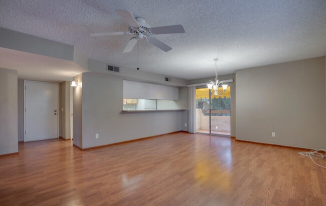 Foto del edificio - 8847 North 8th St