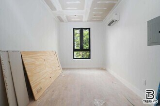 Building Photo - 141 Meserole St