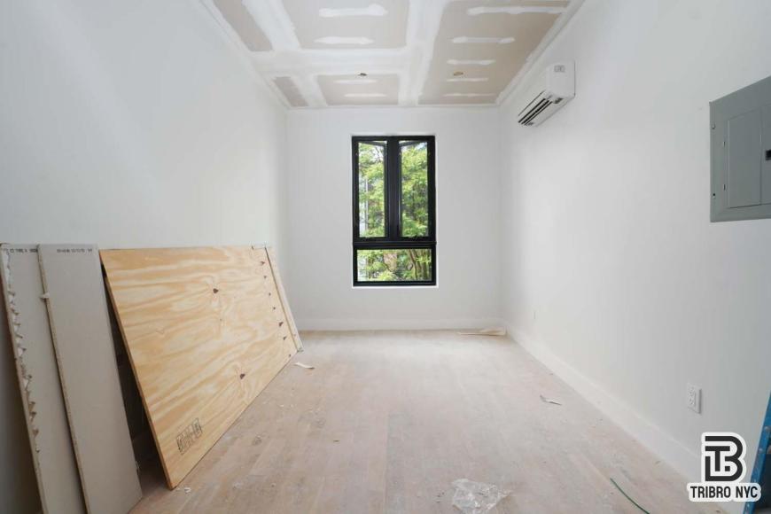 Primary Photo - 1 bedroom in BROOKLYN NY 11206