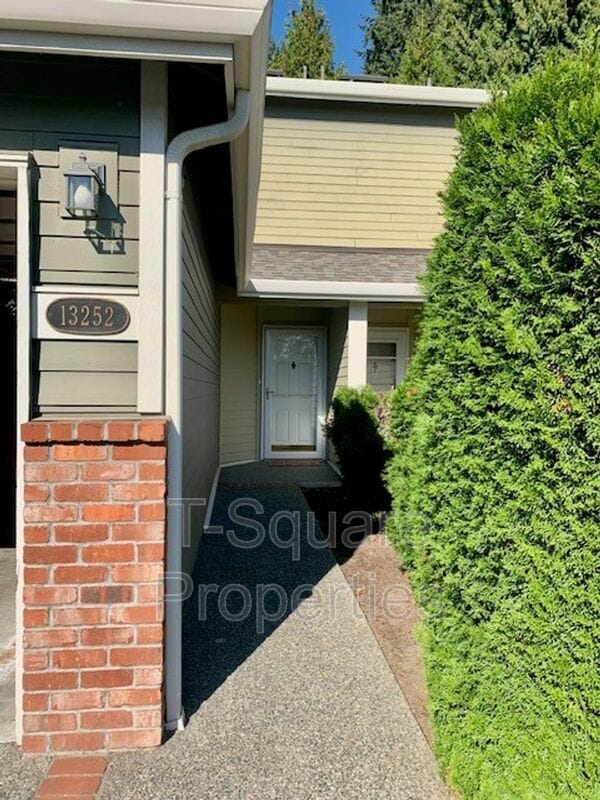 Building Photo - 13252 NE 183rd St