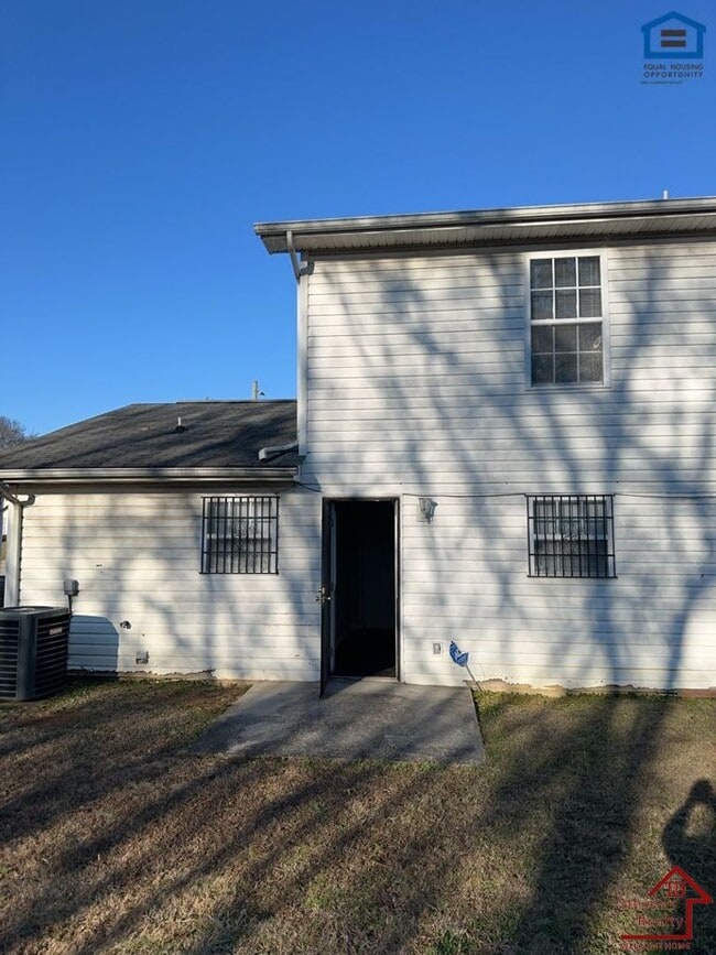 Building Photo - 3947 Webb Oaks Ct