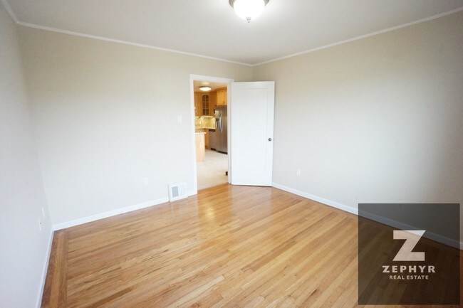 Building Photo - 314 Sweeny St