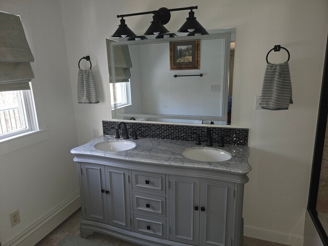 Foto del edificio - 78 Woodchuck Hill Rd