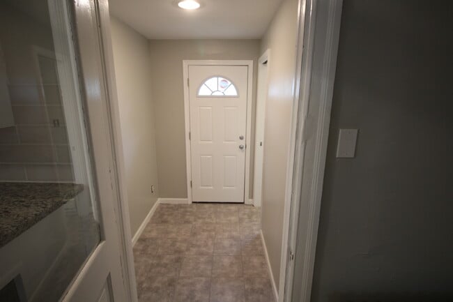 Building Photo - 418 S 9th St