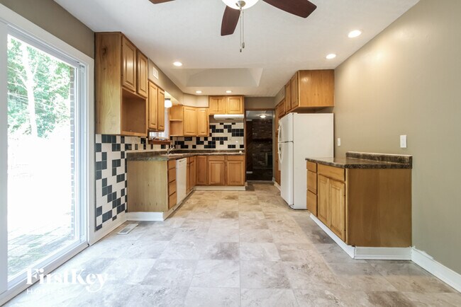 Building Photo - 6534 Speights Dr