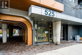 Building Photo - 525 Adelaide St W