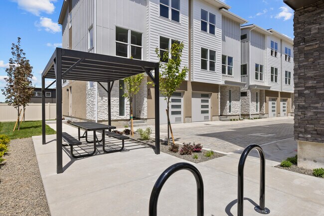 Foto del edificio - 478 E Violets Cv Ln