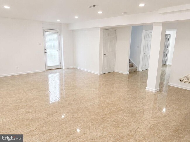 Building Photo - 12489 Pfitzner Ct