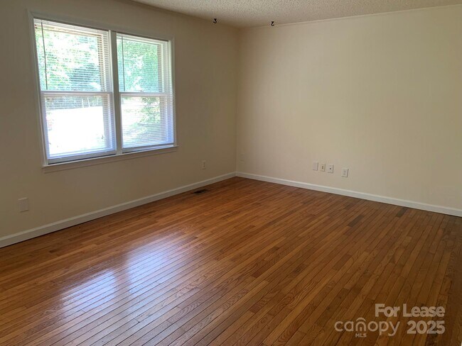 Foto del edificio - 5325 Cold Harbor Dr