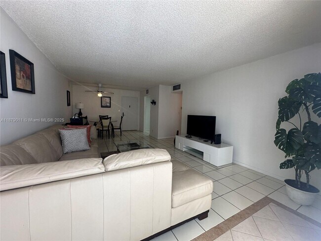 Building Photo - 5415 Collins Ave