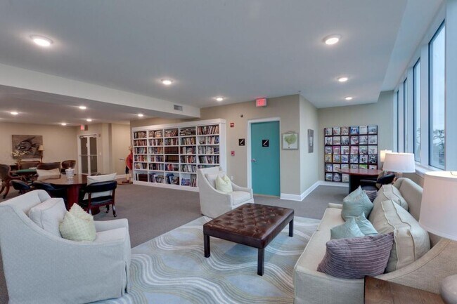 Building Photo - 2668 Beach Blvd Unit 906