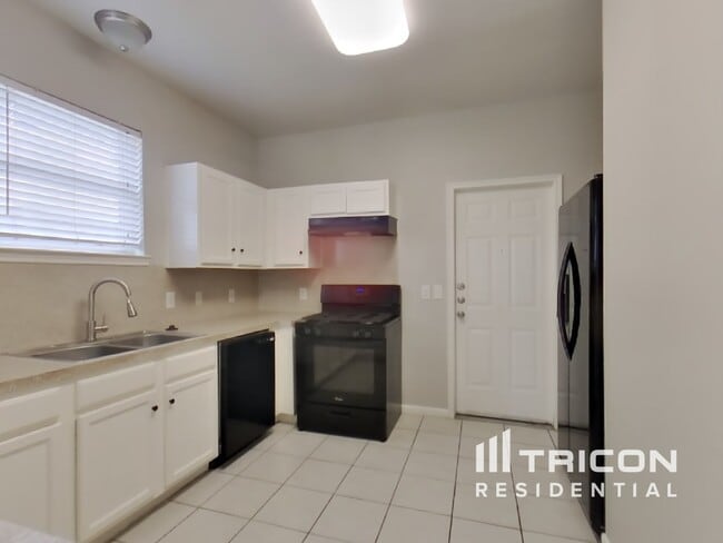 Foto del edificio - 5615 Bear Paw Cir