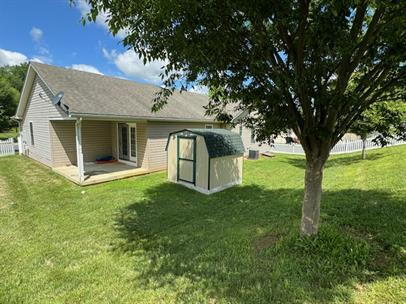 Foto del edificio - Charming 3-Bedroom Home with Fenced Yard, Patio & Hardwood Floors