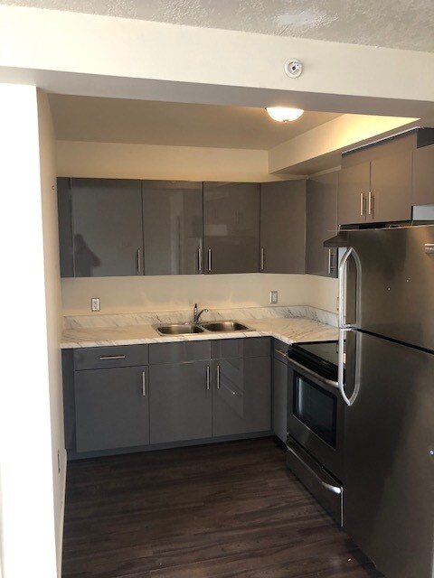 Photo du bâtiment - 570-570 King St W