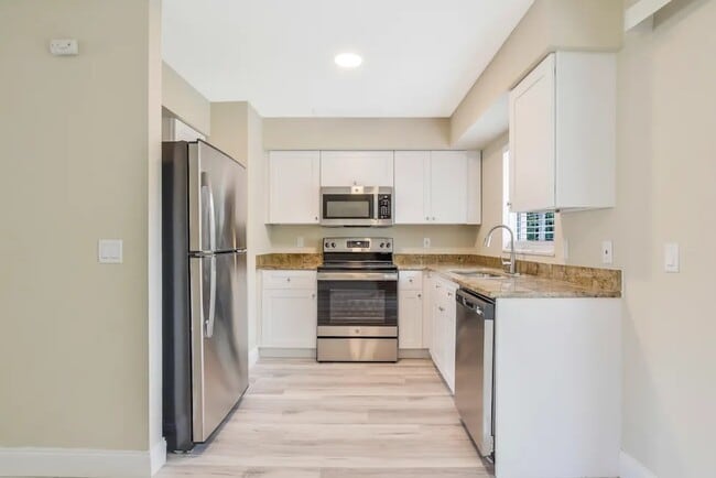 Foto del edificio - 4666 Donovan St