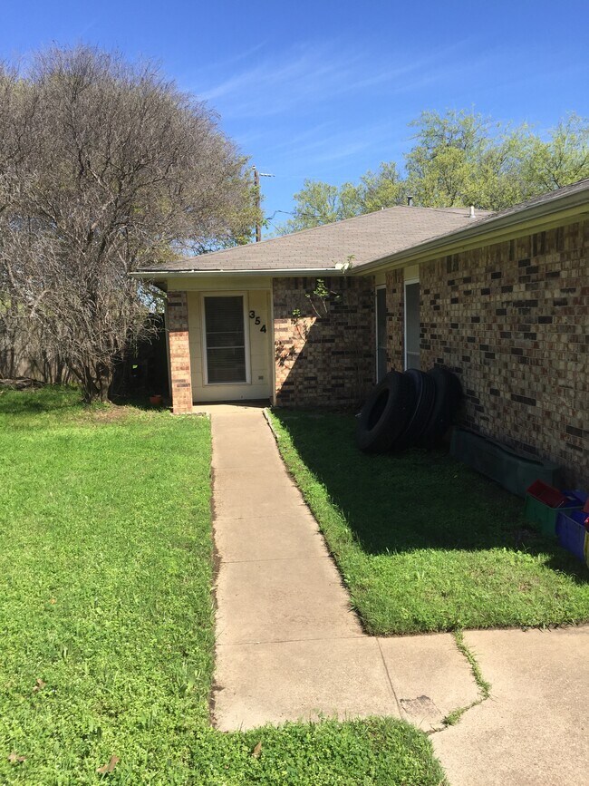 Foto del edificio - 354 Spring Branch Ln