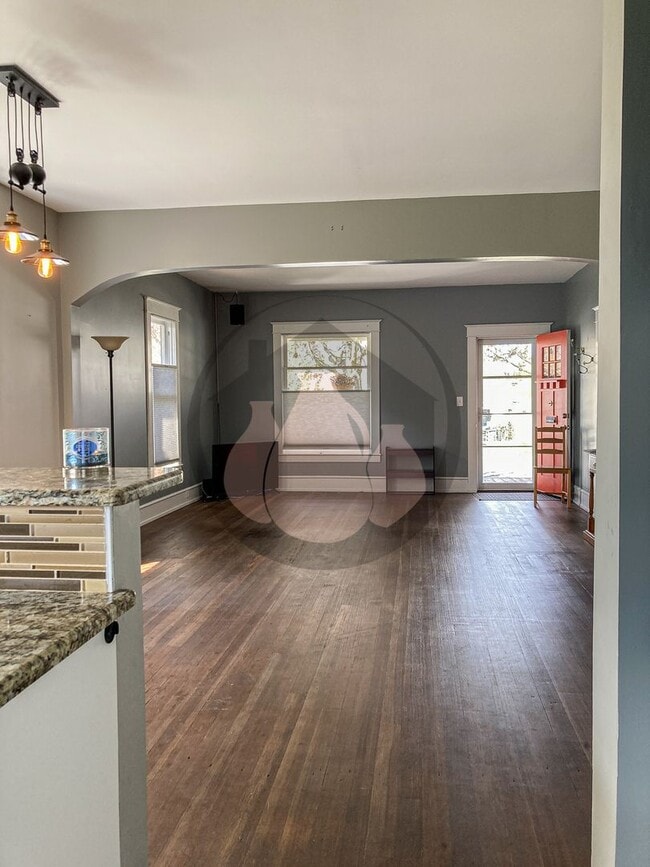 Building Photo - Single Level House - Ready for you to call Home!!